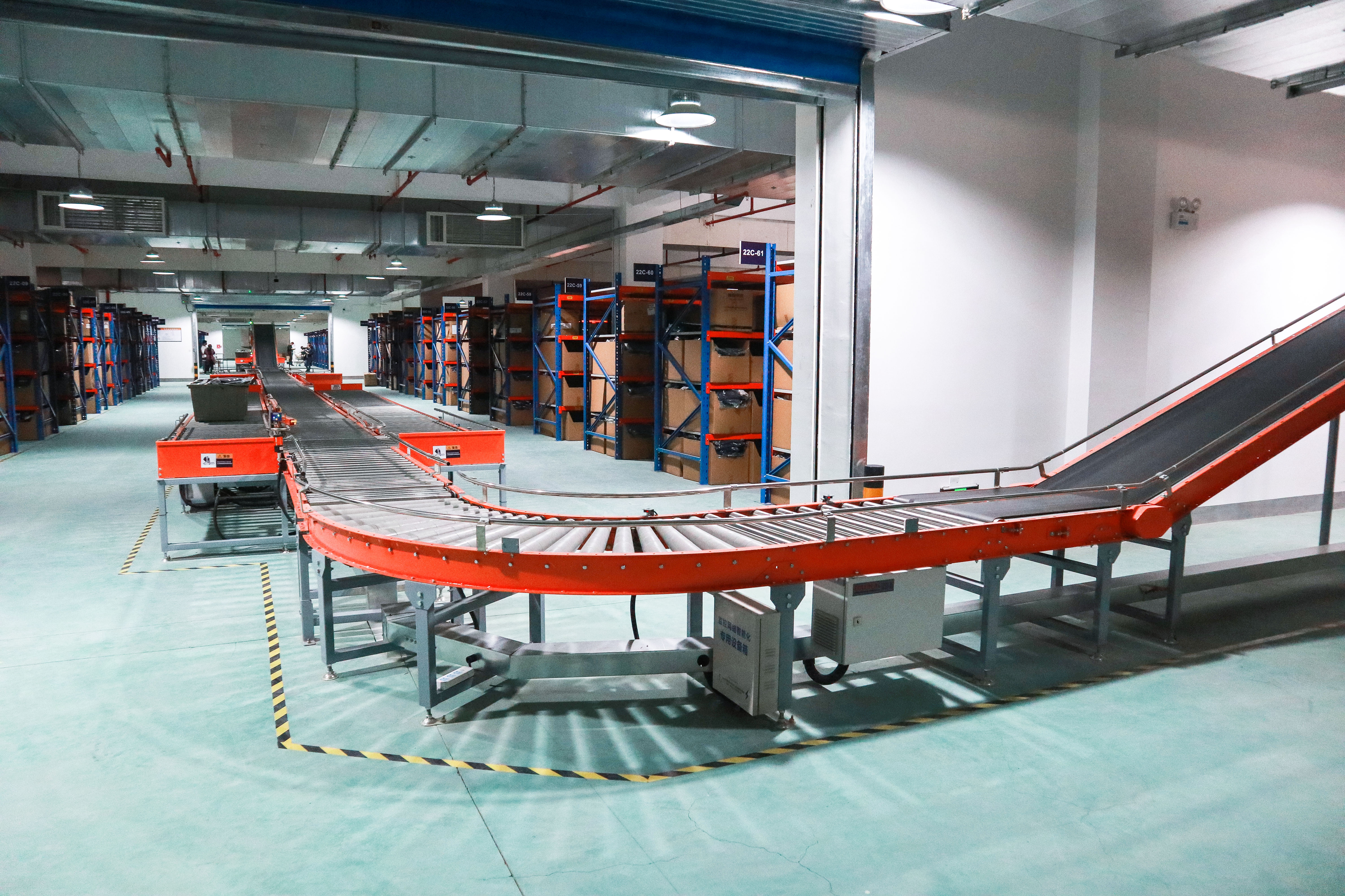 案例新聞 | 官宣！雅鹿物流中心自動化揀選輸送項目完工驗收！